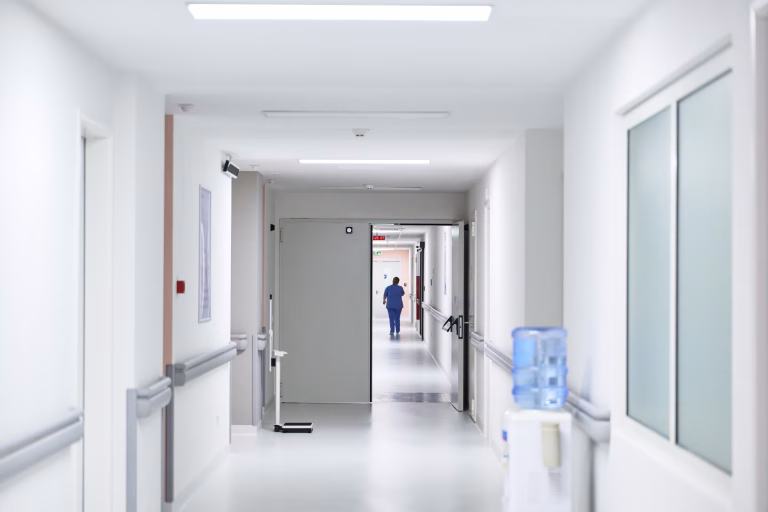 Prima condamnare în România pentru agresarea unui cadru medical, un semnal important