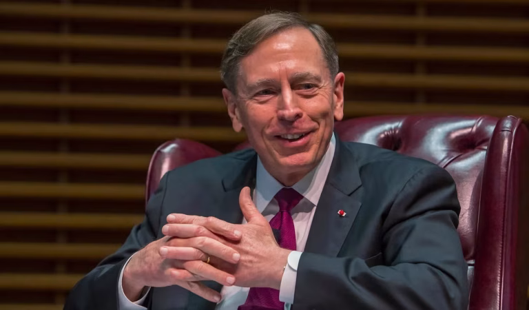 Putin a pierdut inițiativa în războiul din Ucraina, afirmă David Petraeus