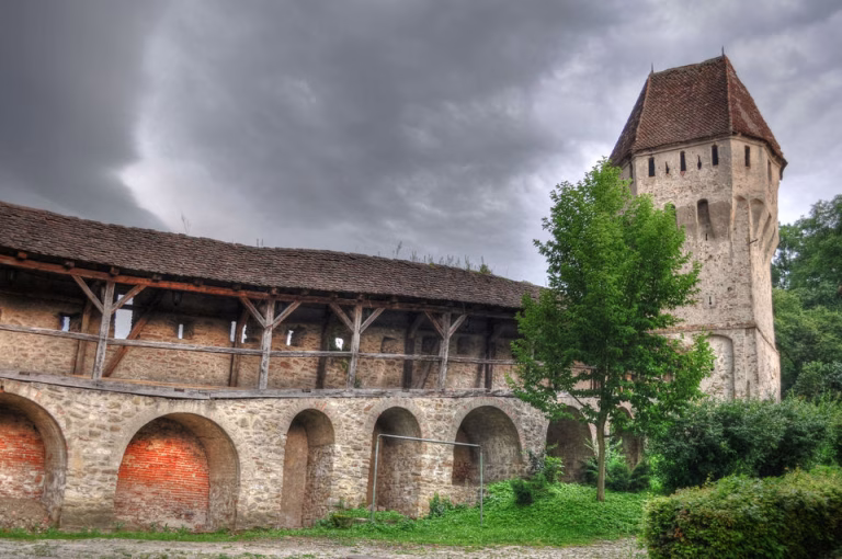 Sighișoara investește peste 13 milioane de lei în reabilitarea zidurilor cetății