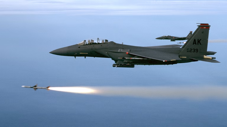 Ucraina pierde un avion F-16 în misiune de luptă, pilotul s-a catapultat cu succes