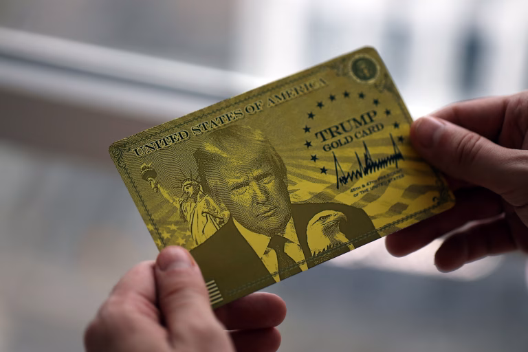 Trump își pune numele pe America