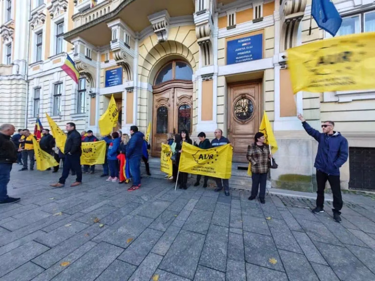 Poliţia investighează vandalizarea sediului AUR Cluj-Napoca după moţiunea de cenzură