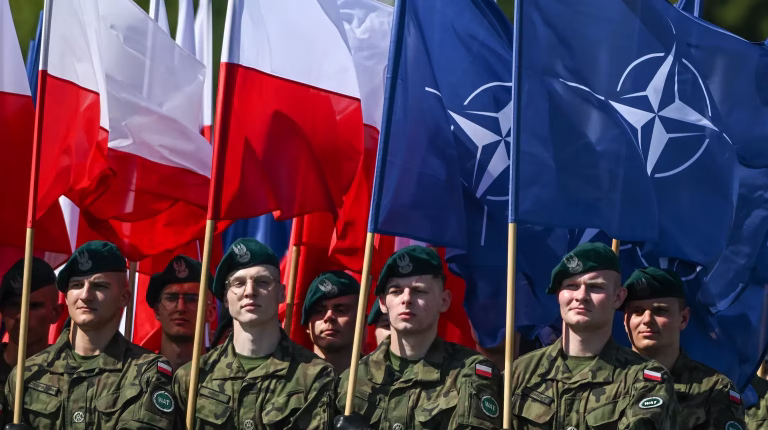 Polonia își propune să aibă cea mai mare armată din Europa, cu 500.000 de soldați