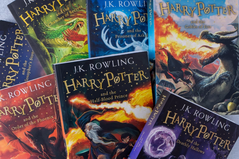 Prima ediție a cărții Harry Potter s-a vândut pentru 23.000 de dolari