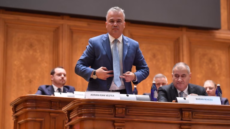 România se îndreaptă spre alegeri anticipate după respingerea guvernului Veștea
