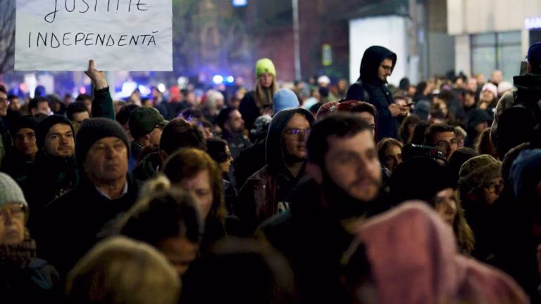Protest în Piața Victoriei, azi la ora 19:00: „România e sub asediu”