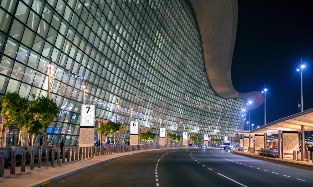 Aeroportul International Al Maktoum, aeroportul urias, eliminarea cozilor, roboți, transport subteran