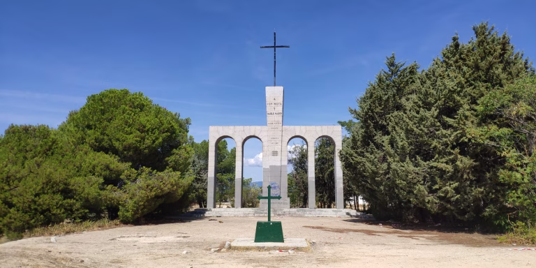 Monumentul dedicat legionarilor români din Spania va fi demolat de autorități