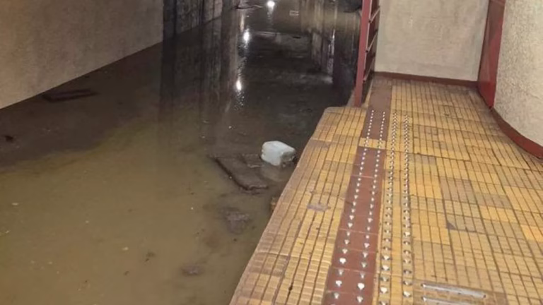 Stația de metrou Piața Victoriei din București, închisă din cauza inundațiilor