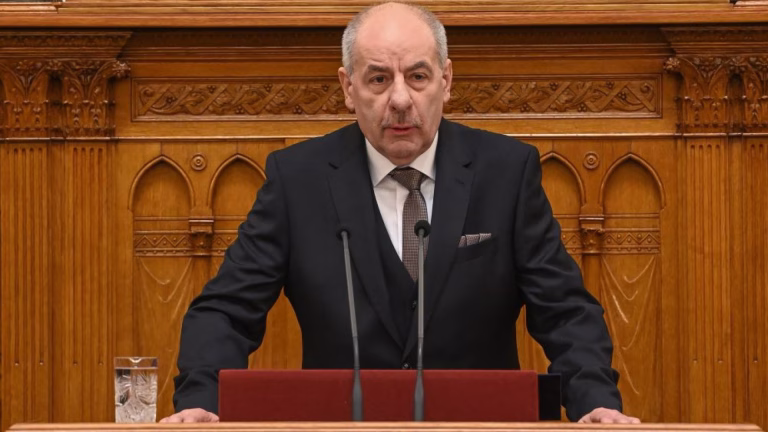 Preşedintele Ungariei aprobă amendamentul care îi încheie mandatul de şef al statului