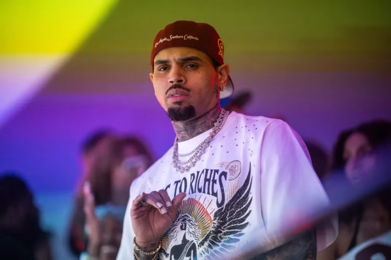 Chris Brown a pledat vinovat pentru afray după o altercație la un club din Londra