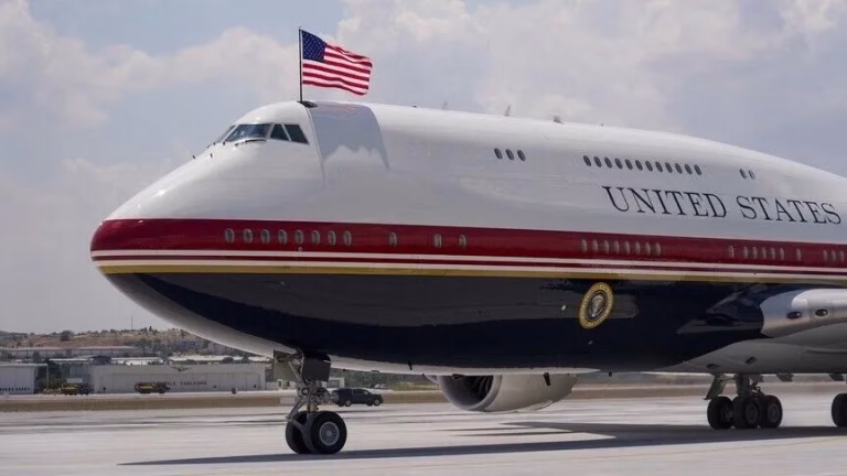 Trump schimbă avionul de urgență în Turcia din cauza unei amenințări din Iran