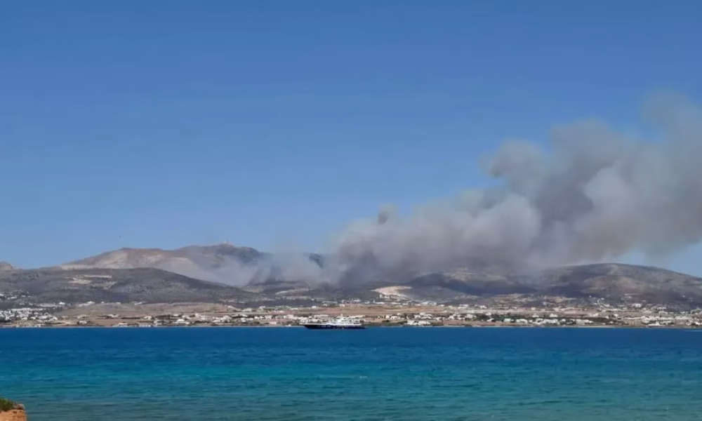 incendii Paros, localitati evacuate, pompieri Paros, salvatori romani, vegetatie uscata