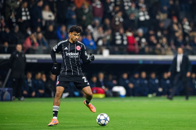Bayern Munchen a transferat fundașul Nathaniel Brown de la Eintracht Frankfurt pentru 55 milioane euro