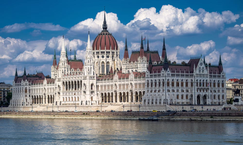 judecătorii constituționali, modificarea Constituției, Oficiul pentru protecția patrimoniului, Parlamentul Ungariei, Tamás Sulyok