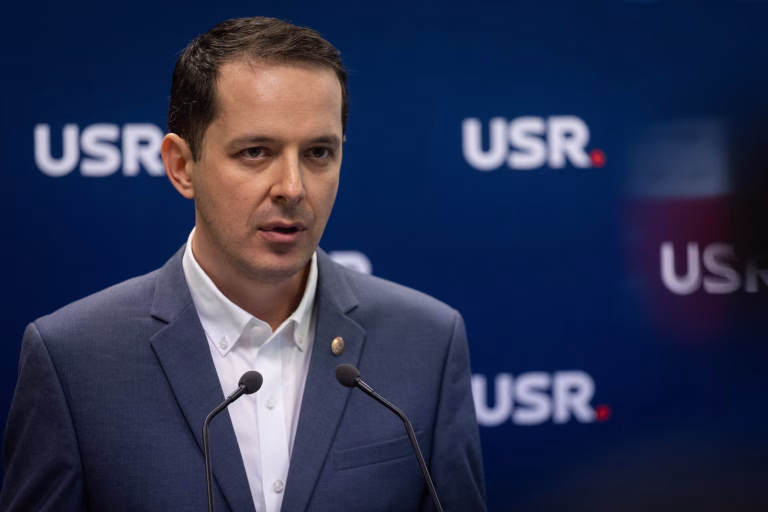 USR acuză PNL și UDMR că au manipulat votul legii ANI
