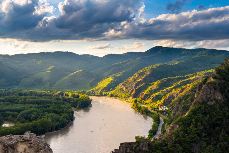 Cea mai gravă criză a Dunării afectează energia electrică în România și Ungaria