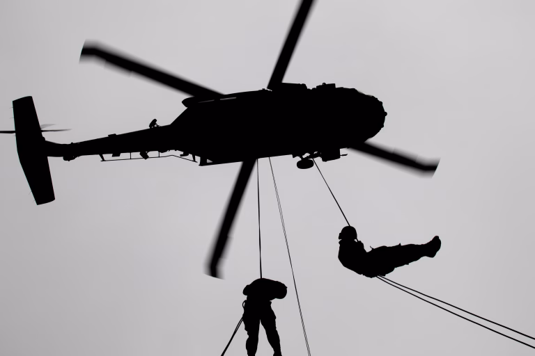 Evacuare de urgență în Marea Neagră cu elicopter Black Hawk