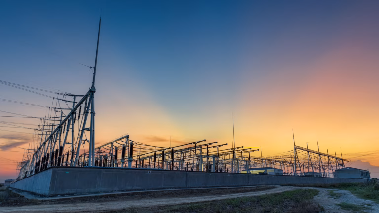România achiziționează energie electrică din Bulgaria pentru a face față crizei energetice