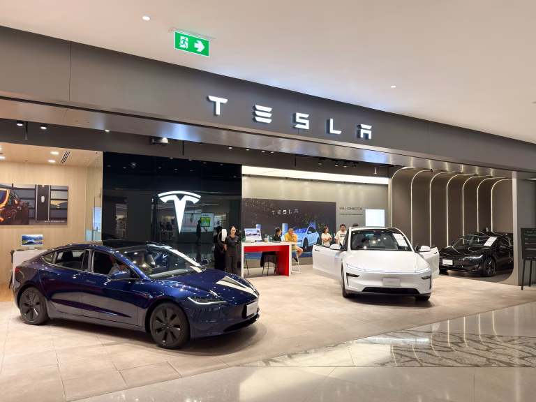 Tesla și alți producători auto rechemă aproape 4,3 milioane de vehicule în China
