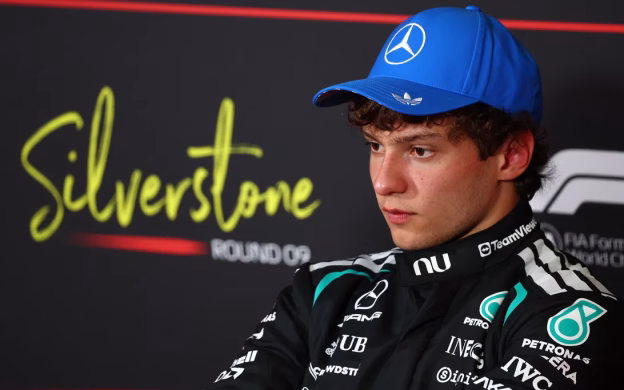 Antonelli câștigă haoticul GP al Spaniei