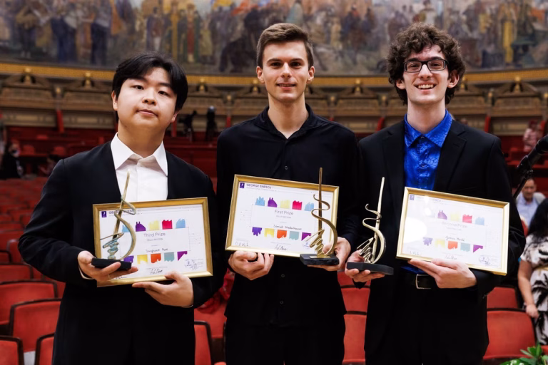 Violoncelul și-a ales laureații la București. Samuel Niederhauser câștigă Concursul Enescu 2026