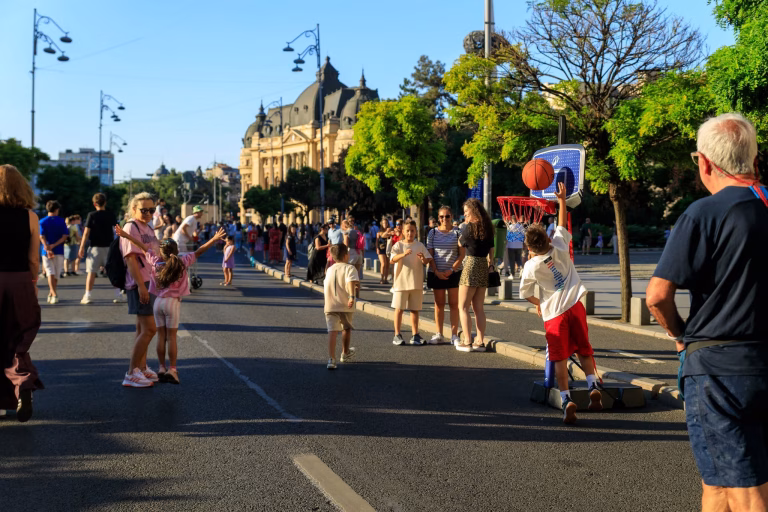 Calea Victoriei devine pietonală în weekend