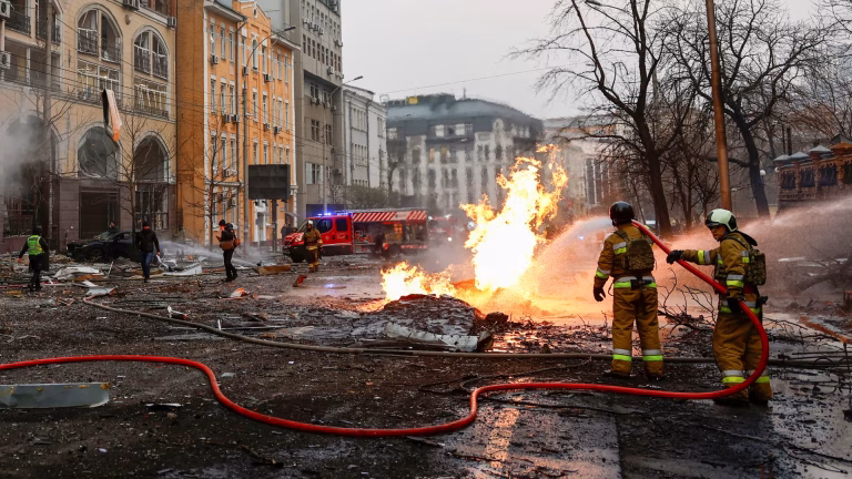 Rusia intensifică atacurile aeriene asupra Ucrainei, bilanț tragic