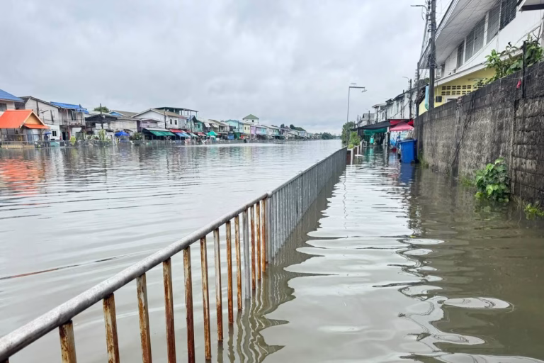 Stare de catastrofă în Bangkok din cauza inundațiilor severe
