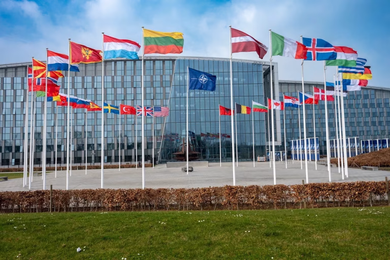 NATO analizează activarea Articolului 5 din cauza Rusiei