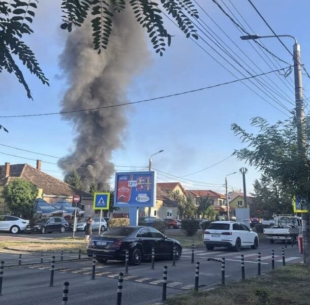 Incendiu devastator la o hală de încălțăminte din Satu Mare