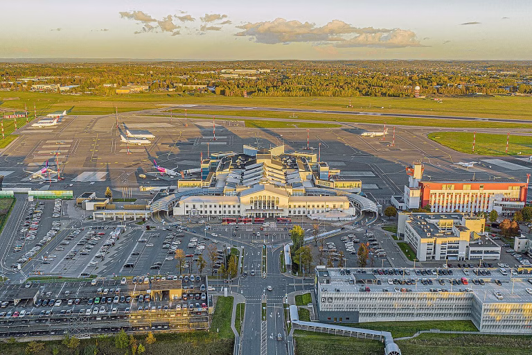 Aeroportul din Vilnius, închis temporar din cauza unei drone