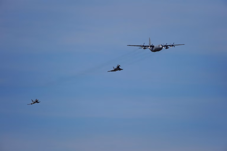 Ţintă aeriană detectată lângă Galaţi, F-16 ridicate în alertă