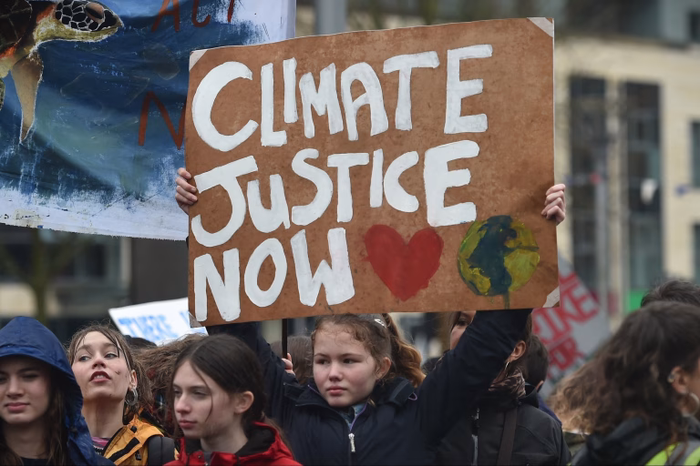 Peste 171 de milioane de elevi afectați de fenomene climatice în 2025