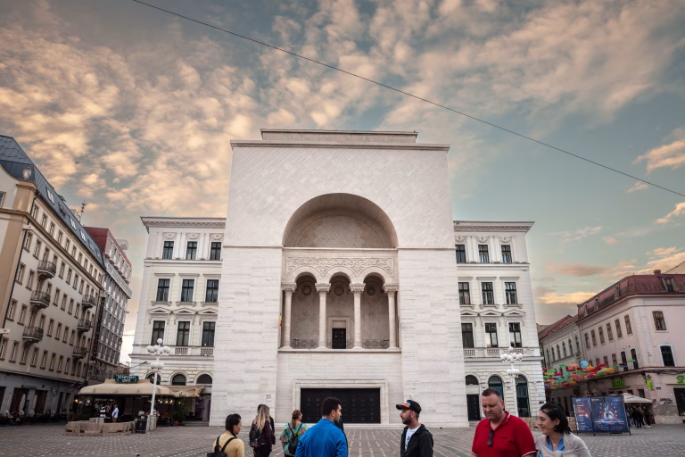 Operele din Iași și Timișoara se alătură rețelei Opera Europa