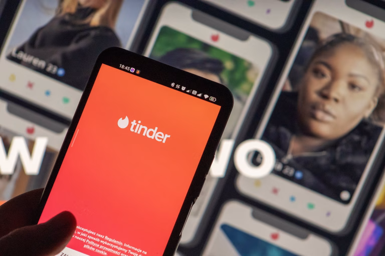 Ofițer NATO retras după o relație suspectă pe Tinder