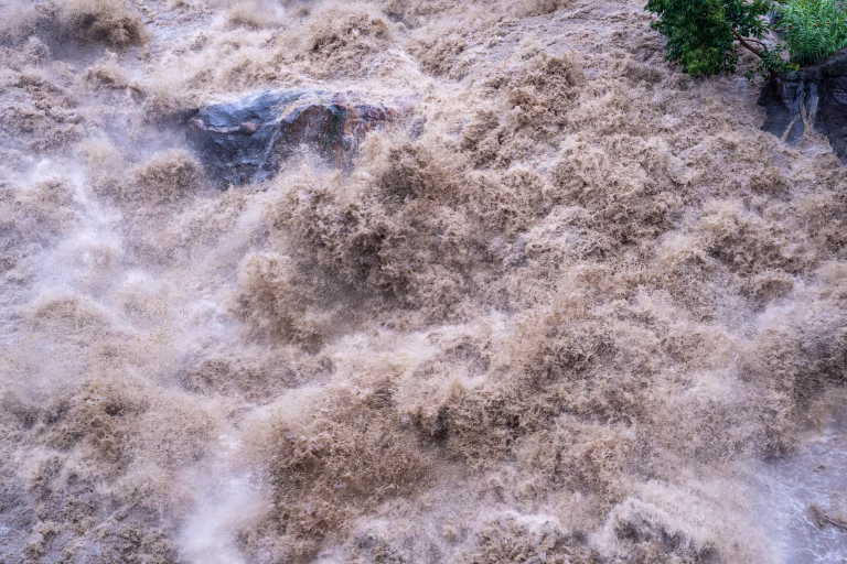 autoritatea nepaleză, bilanț catastrofă Nepal, inundatii Himalaya, morți inundații China, tragedie majoră