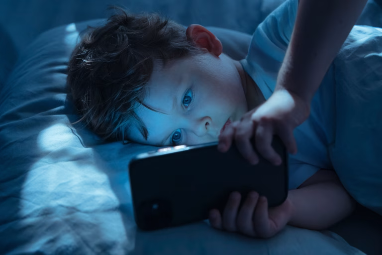  Ce face timpul în fața ecranelor cu creierul copiilor
