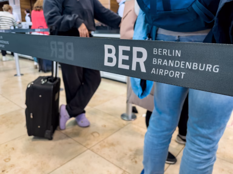 Evacuare de urgență la aeroportul din Berlin după o alertă