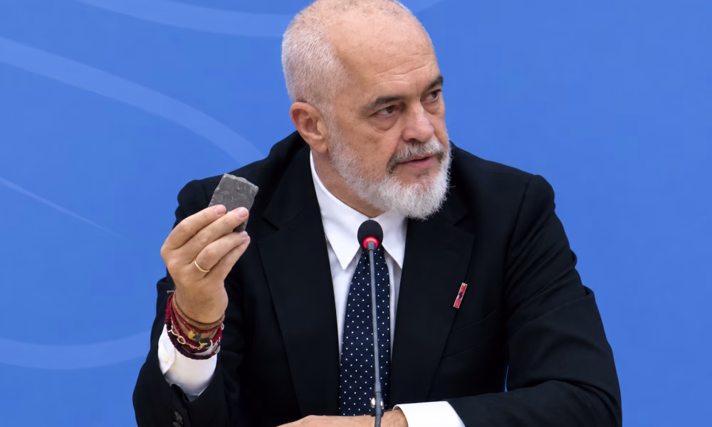 Edi Rama anunță prime pentru polițiști după violențele din Tirana