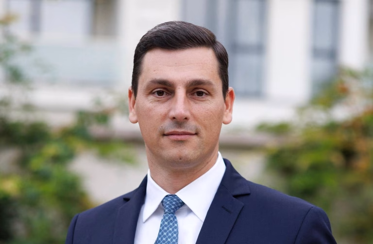 PNL va susține guvernul Luca Niculescu cu un acord ferm