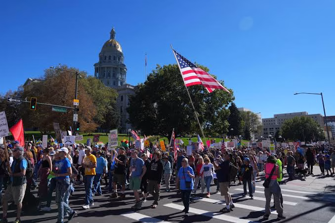Mii de americani protestează împotriva lui Donald Trump