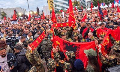 Protestatarii din Tirana cer demisia lui Edi Rama