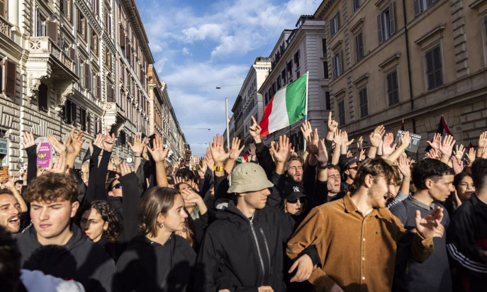 Zeci de mii protestează în Italia împotriva costului vieții