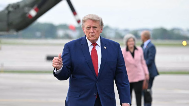 Trump apără suspendarea sancțiunilor și negocierile cu Putin