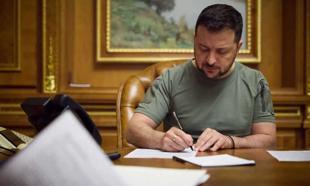 Zelenski promulga legea limbilor minorităților pentru UE