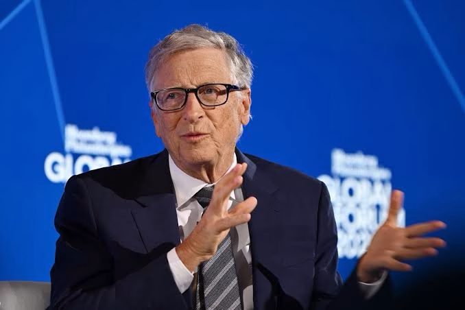 Bill Gates avertizează asupra riscurilor inteligenței artificiale