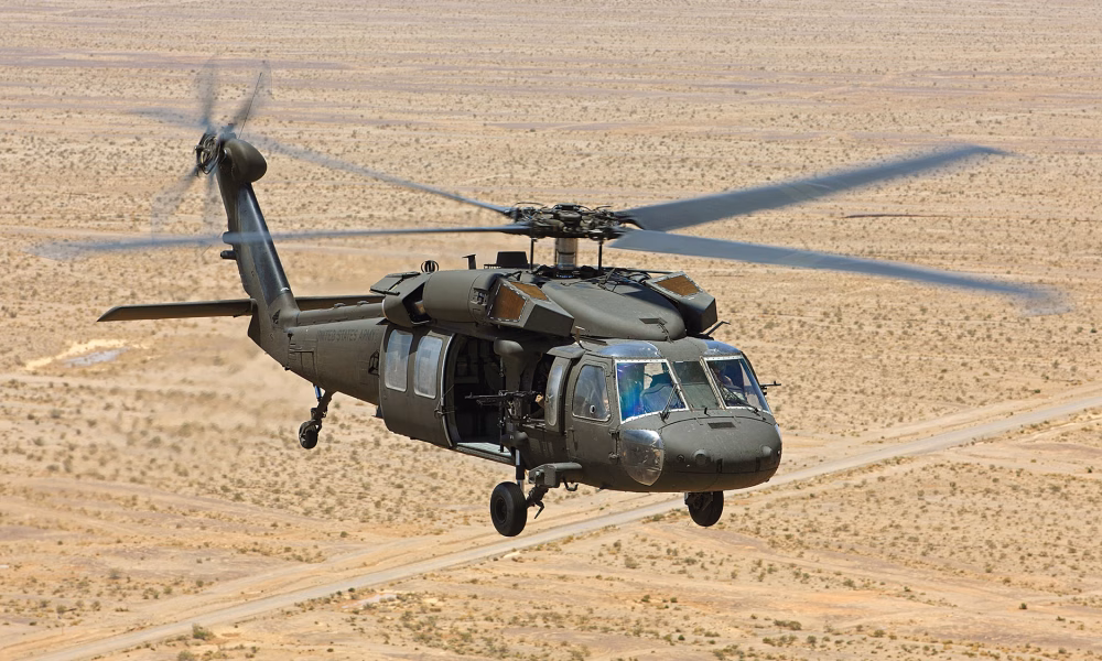 Lipsa aprobărilor ține la sol elicopterele Black Hawk