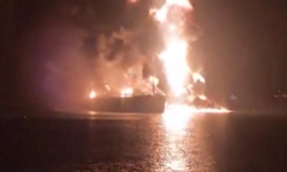 Incendiu și explozie pe un petrolier în Strâmtoarea Ormuz