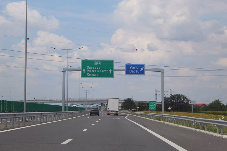 Trafic blocat pe Autostrada Moldovei din cauza unui incendiu